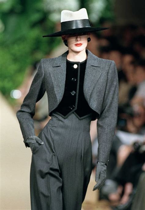 costume ysl donna|Yves Saint Laurent: the outfits that left a mark in fashion history.